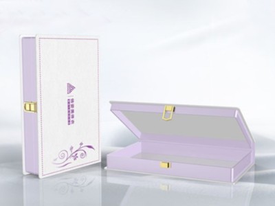 禮品包裝盒在進(jìn)行覆膜工藝時(shí)，有色差嗎？