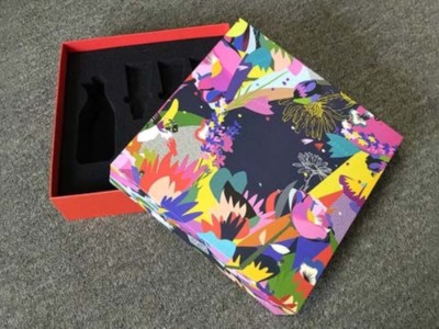 濟(jì)南精品盒廠家告訴你，如何做出創(chuàng)意的化妝品包裝盒